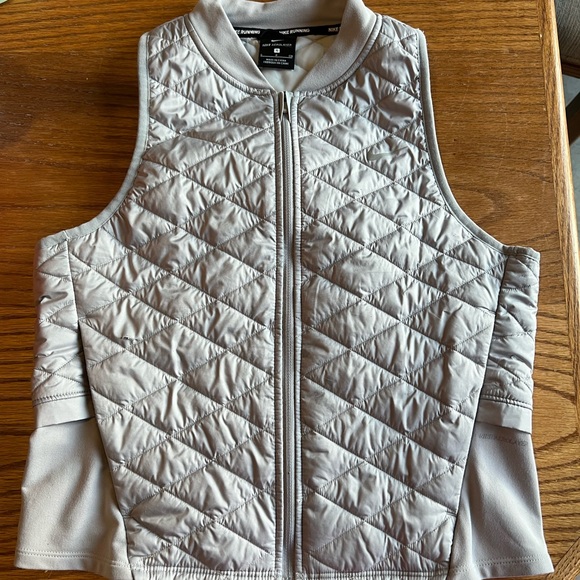 Nike running vest with pockets - Picture 1 of 6